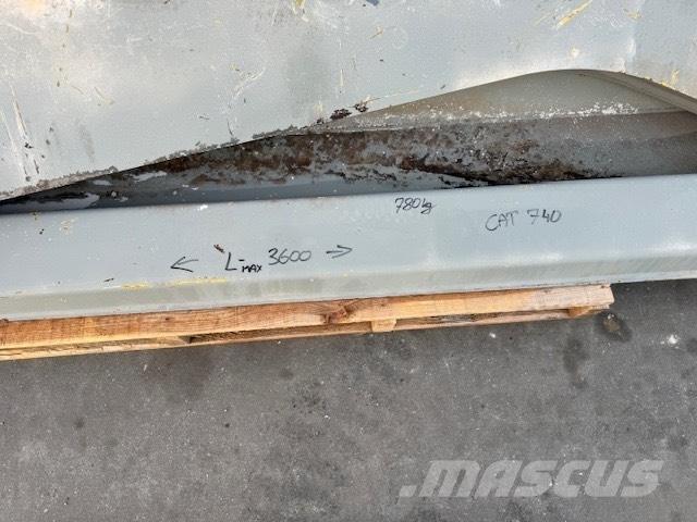 CAT 740 TAILGATE Zglobni damperi