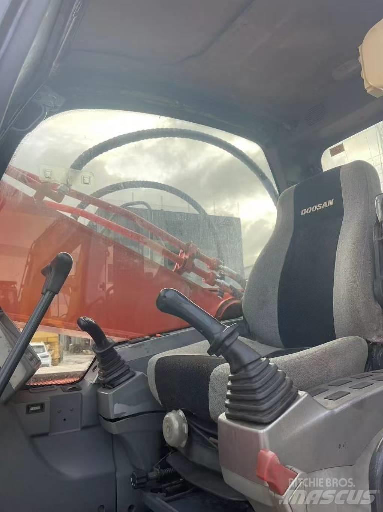 Doosan DX300LC-9C Bageri guseničari