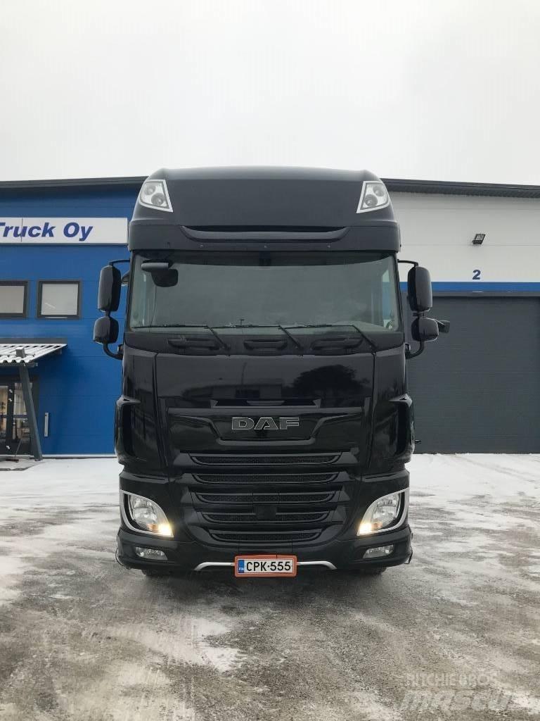 DAF XF530 FAS Rol kiper kamioni sa kukom za podizanje tereta