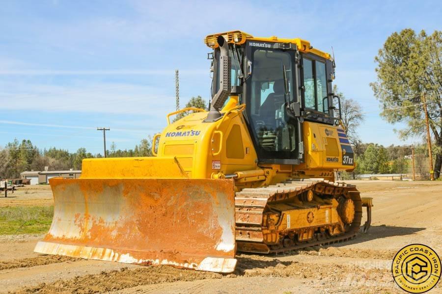 Komatsu D 37 EX Buldožeri guseničari
