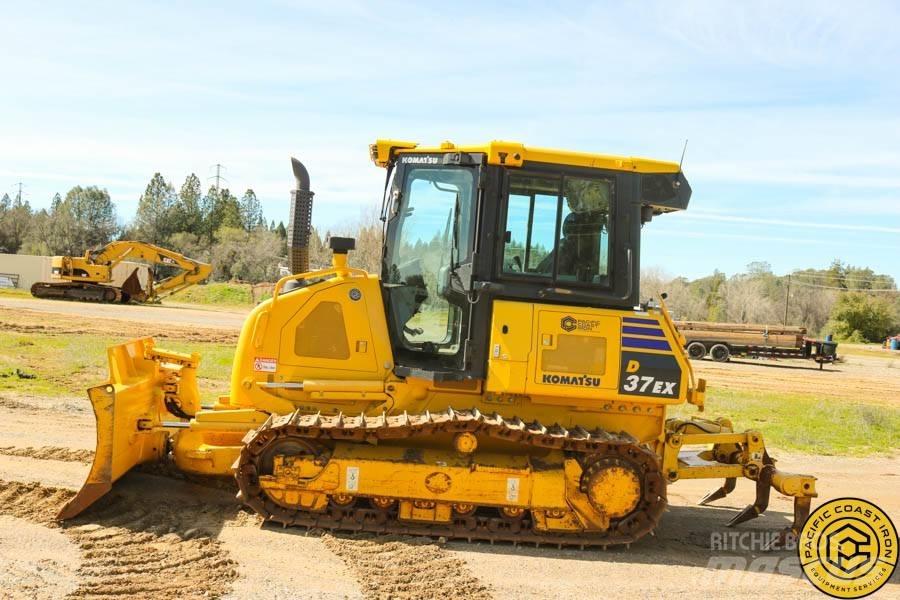 Komatsu D 37 EX Buldožeri guseničari
