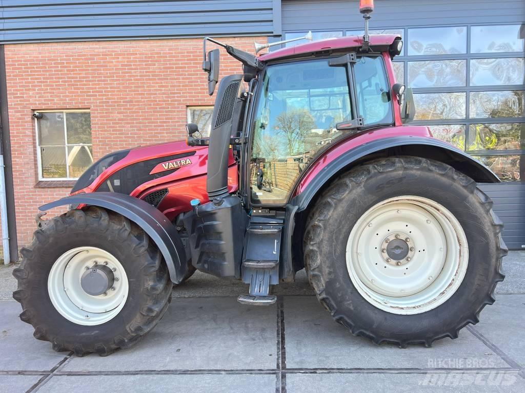 Valtra T 174 Versu Traktori
