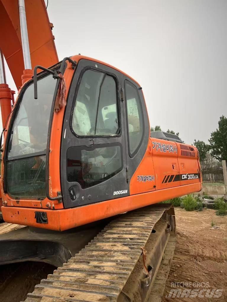 Doosan DX300LCA Bageri guseničari