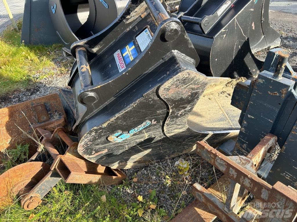 Komatsu PC138US-11E0 Bageri guseničari