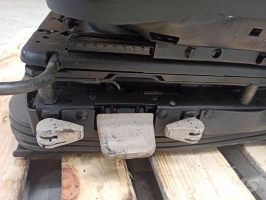 Valtra N 163 chair Kabine i unutrašnjost