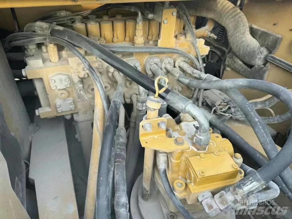 CAT 330 Bageri guseničari