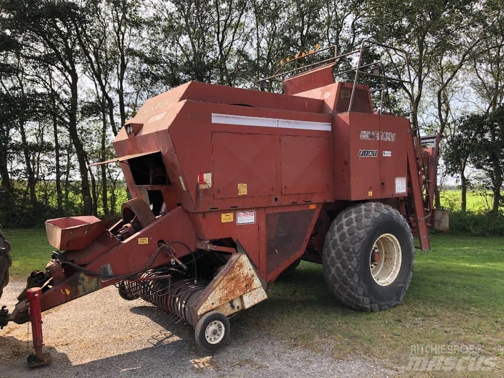 Hesston 4800 Prese/balirke za četvrtaste bale