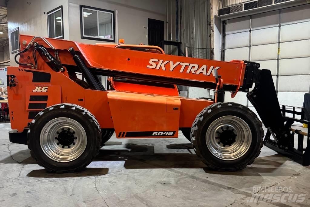 SkyTrak 6042 Teleskopski viljuškari