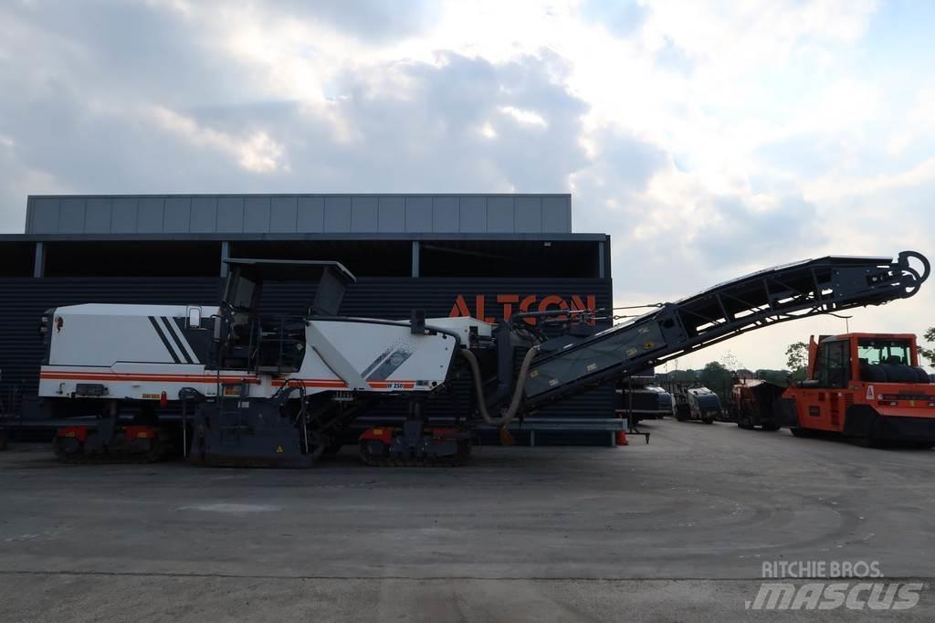 Wirtgen W 250 Freze za asfalt
