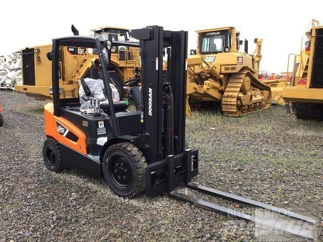 Doosan D25S-9 Dizelski viljuškari