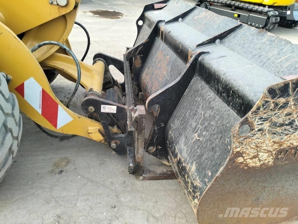 CAT 906M Utovarivači na točkove