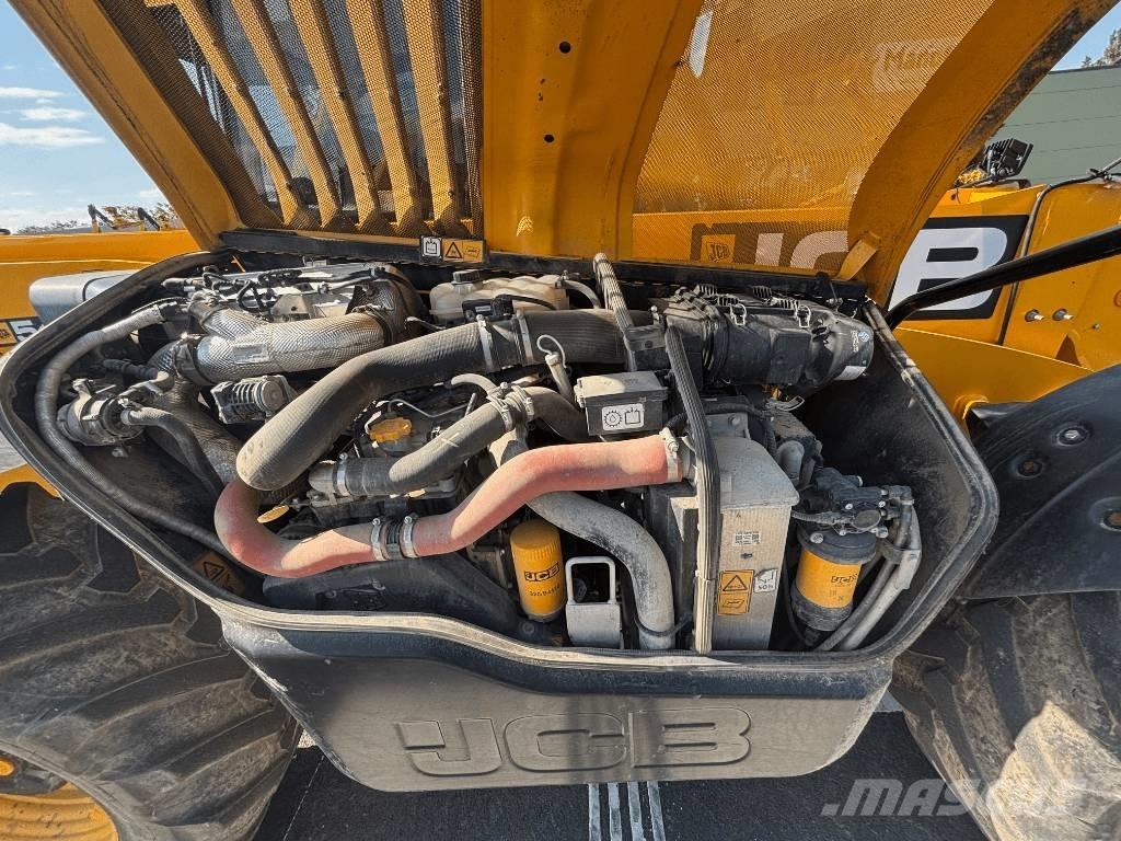 JCB 542-70 Poljoprivredni teleskopski utovarivači