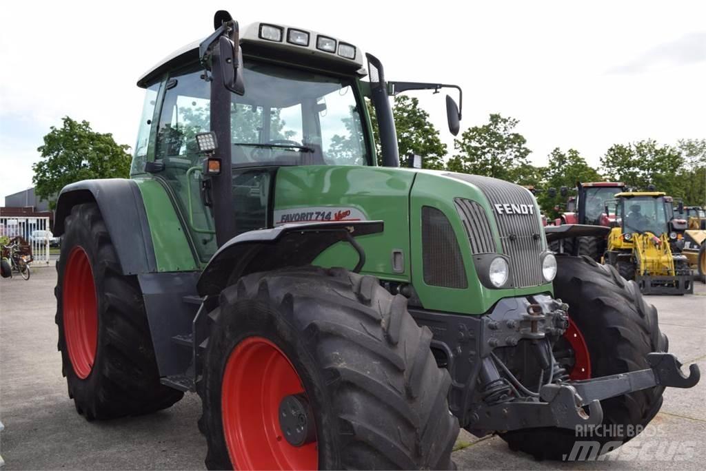 Fendt 714 Vario Traktori