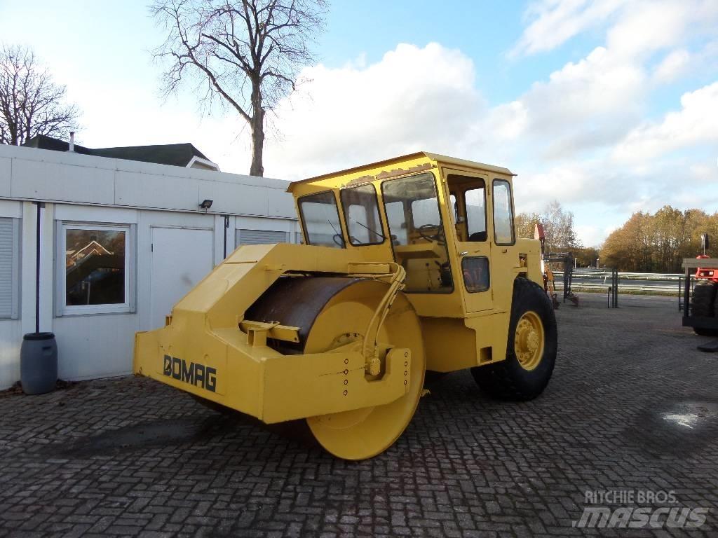 Bomag BW 211 AD Valjci sa jednim bubnjem