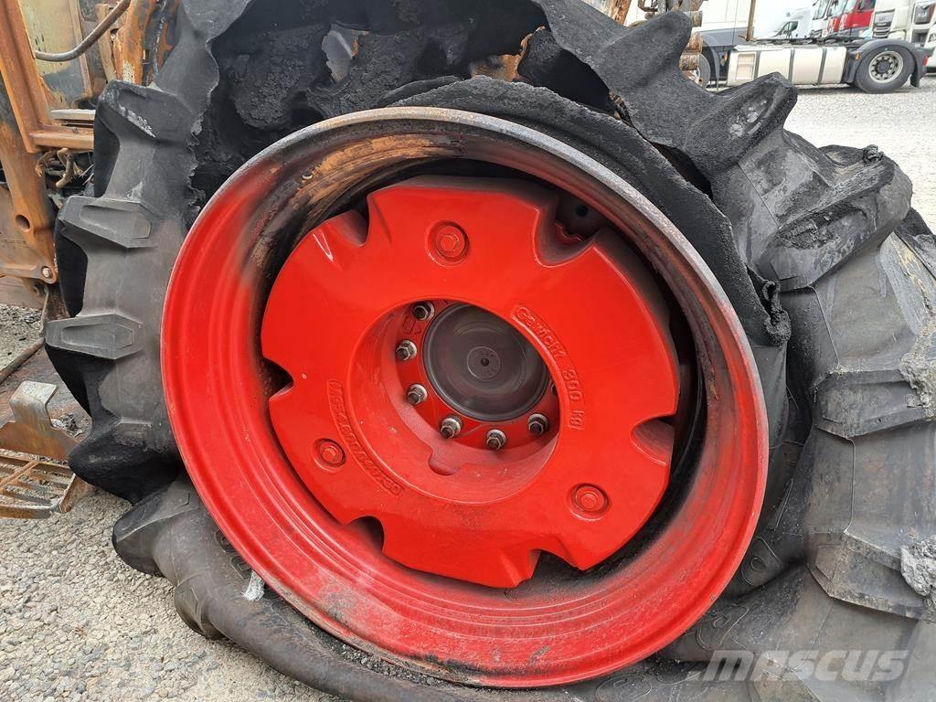 Fendt 724 Vario Traktori