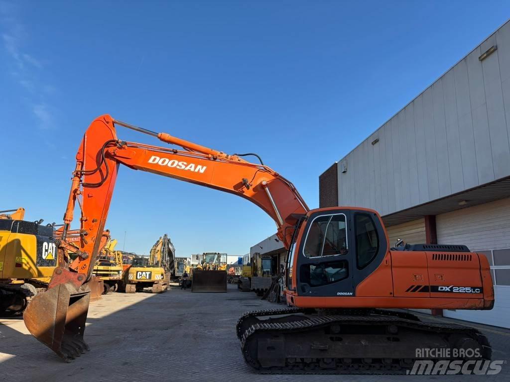 Doosan DX225LC Bageri guseničari