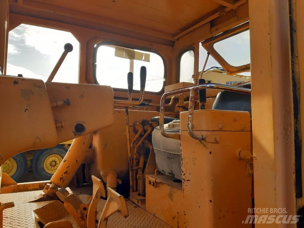 Komatsu D 85 E-12 Buldožeri guseničari