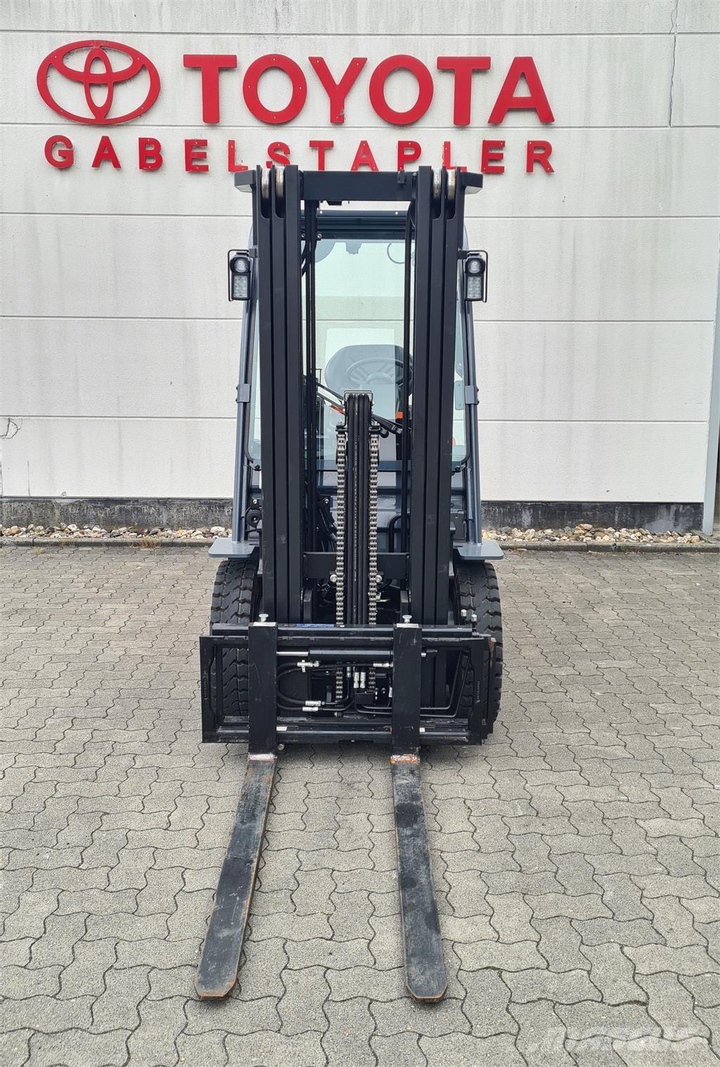 Toyota 52-8FDF25 Dizelski viljuškari