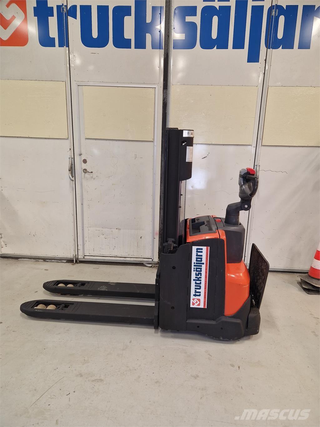 Toyota SWE200D Samopogonski ručni viljuškari