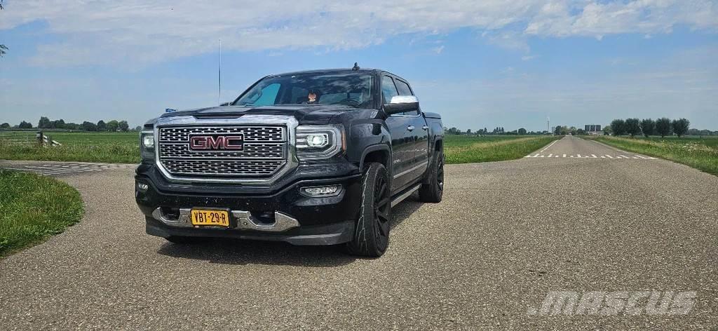 GMC Denali Sierra Automobili