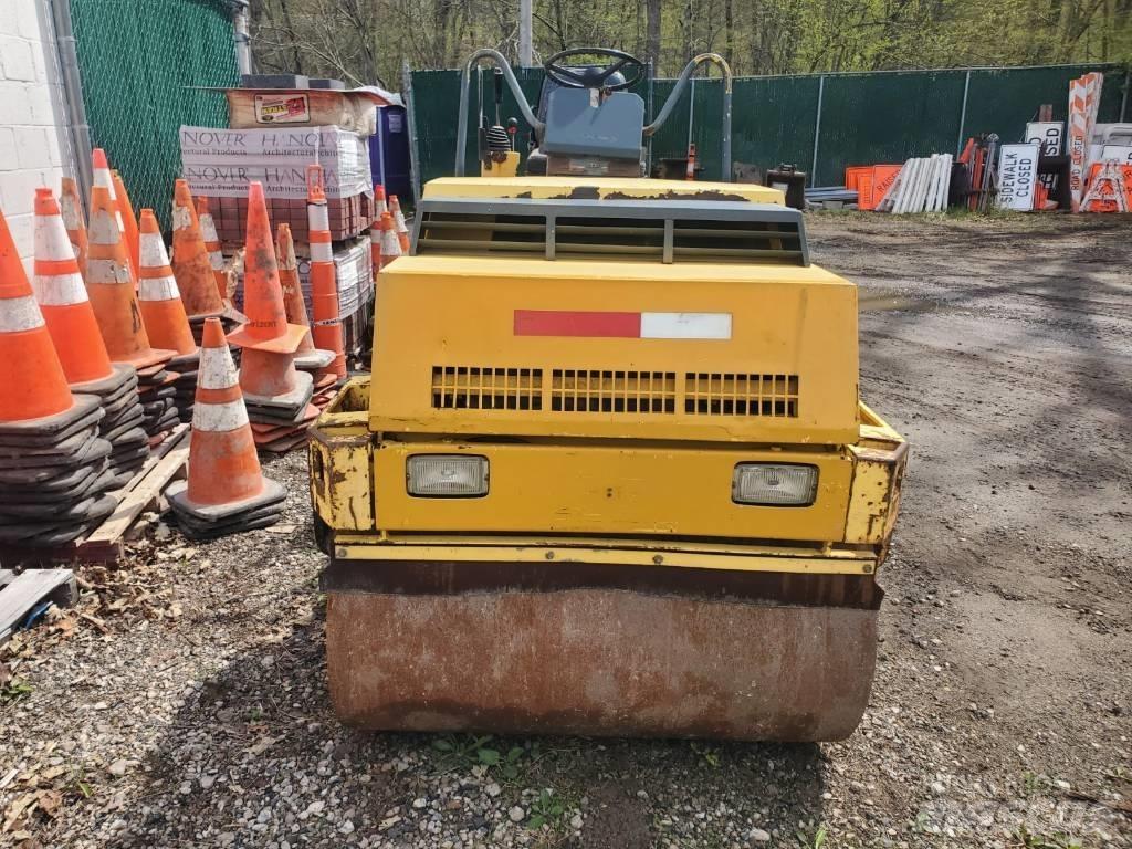 Bomag BW121 AD-2 Valjci sa duplim bubnjem