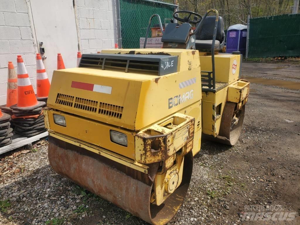 Bomag BW121 AD-2 Valjci sa duplim bubnjem