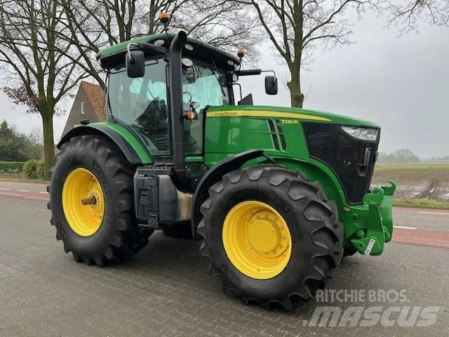 John Deere 7230 R Traktori