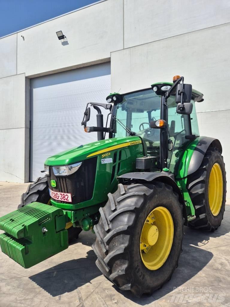 John Deere 5100 R Traktori