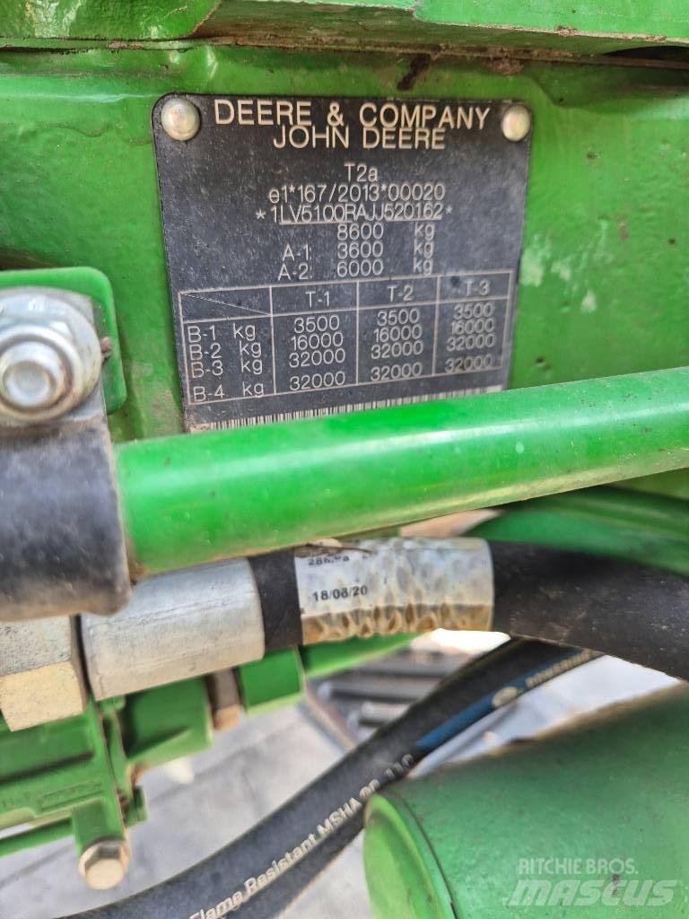 John Deere 5100 R Traktori