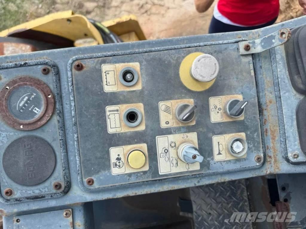 Bomag BW 211 P D-3 Valjci sa jednim bubnjem