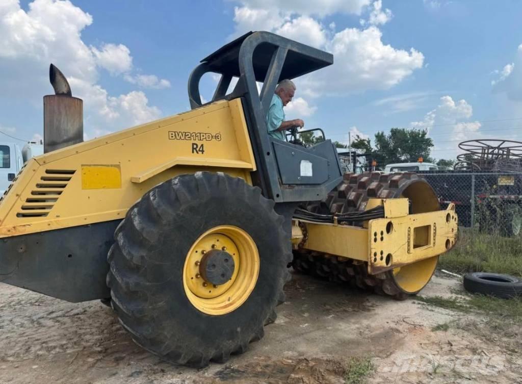 Bomag BW 211 P D-3 Valjci sa jednim bubnjem