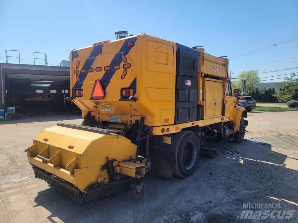 International 4700 Polovni kamioni za čišćenje