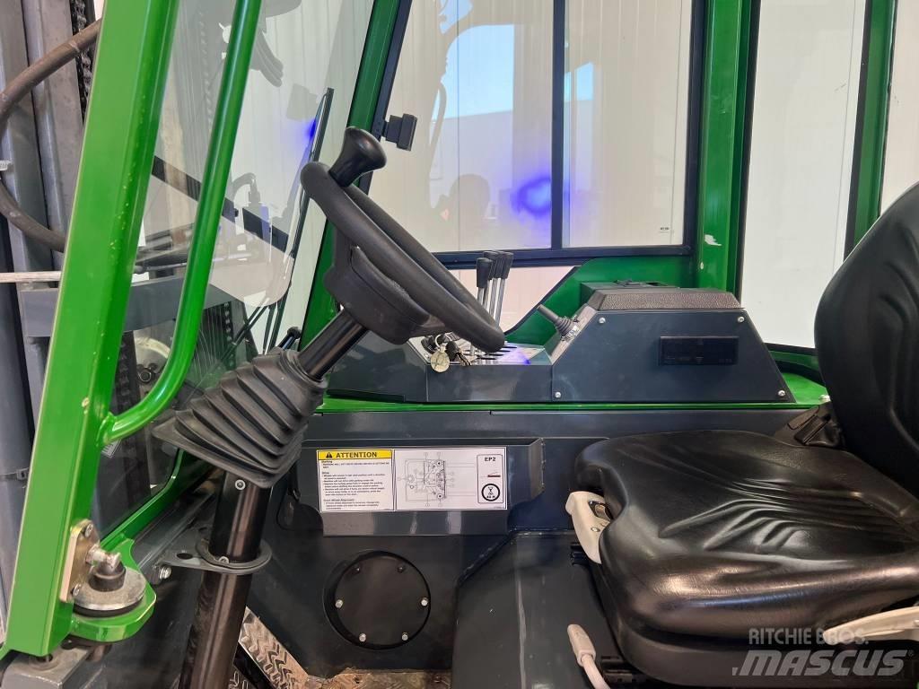 Combilift CBE2500 Viljuškari sa 4-stranskim dohvatom