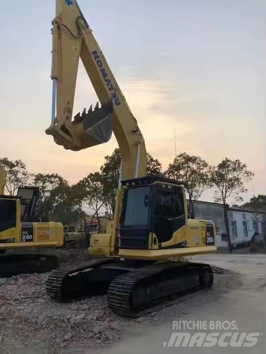 Komatsu PC200-8 Bageri guseničari