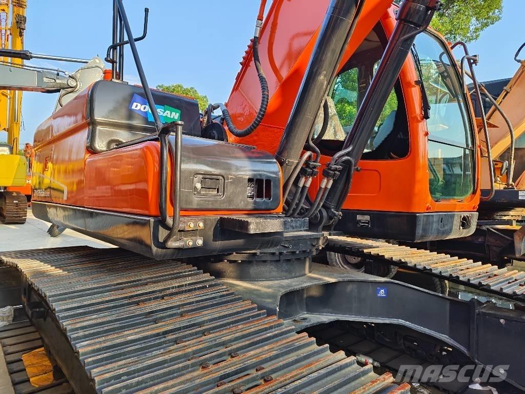 Doosan DX 225 LC Bageri guseničari