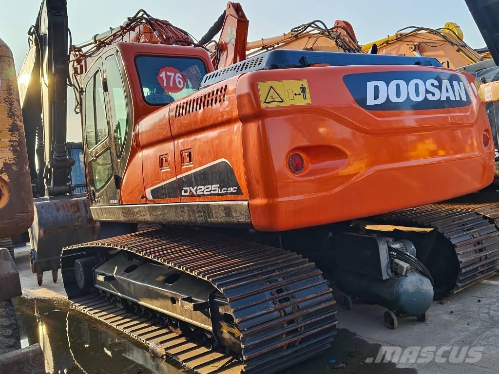 Doosan DX 225 LC Bageri guseničari