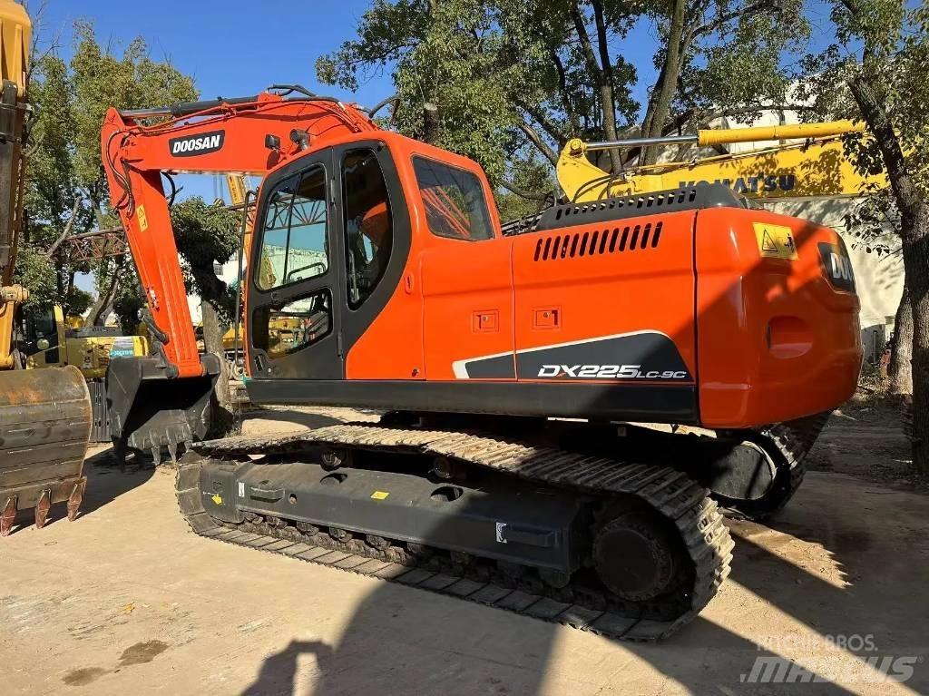 Doosan DX225-9C Bageri guseničari