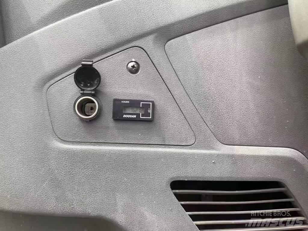 Doosan DX60W Bageri točkaši