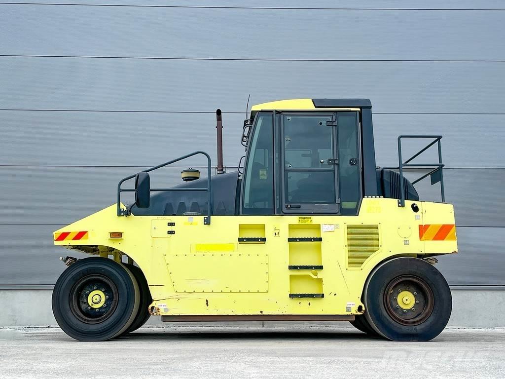 Ammann AP 240 Gumeni valjci na točkovima