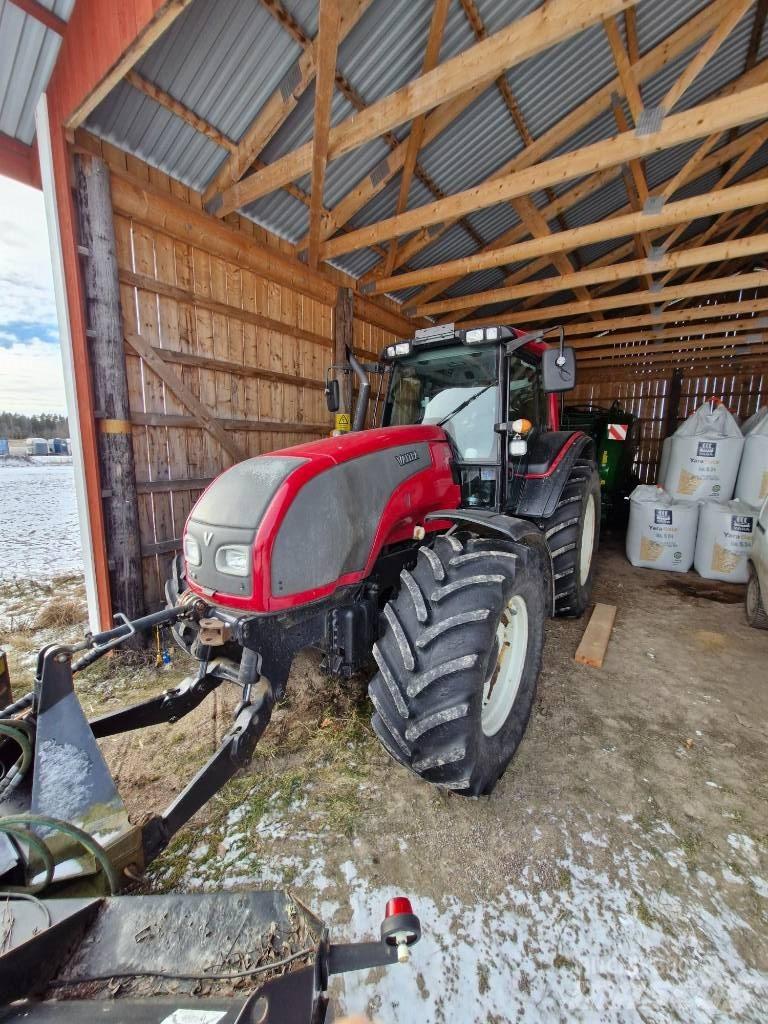 Valtra T 151 hitchec Traktori
