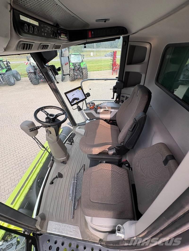 CLAAS TRION 750 Kombajni