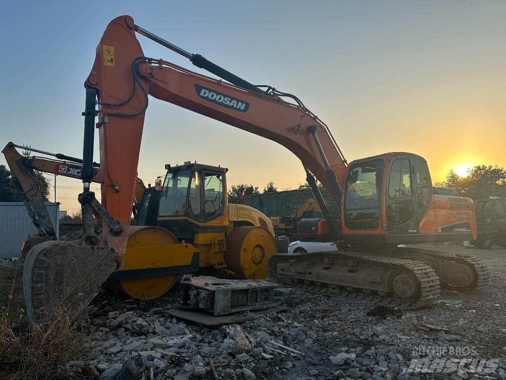 Doosan DX220LC-9 Bageri guseničari