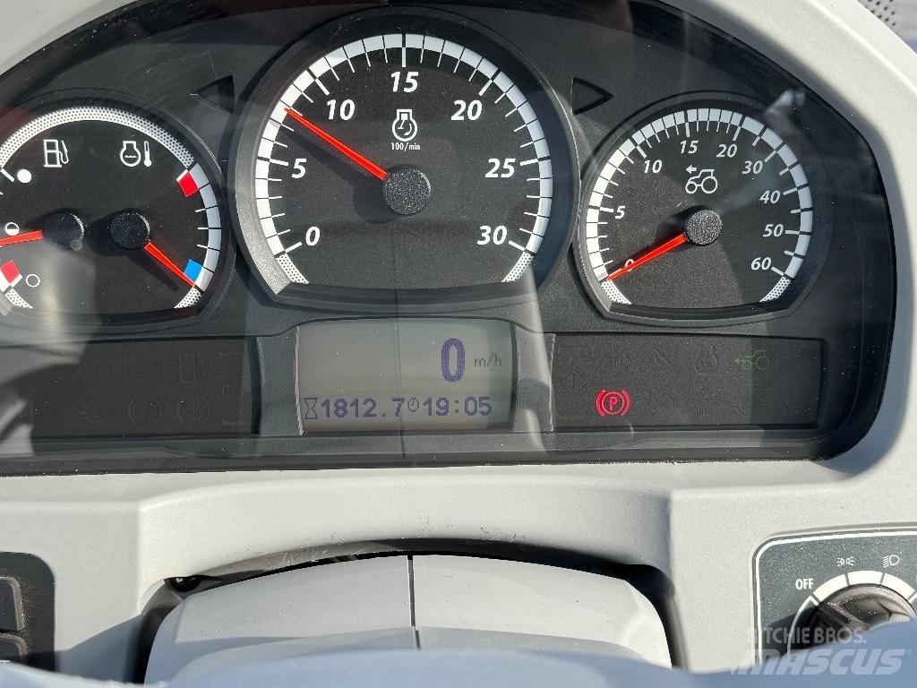 Valtra N 124 Traktori