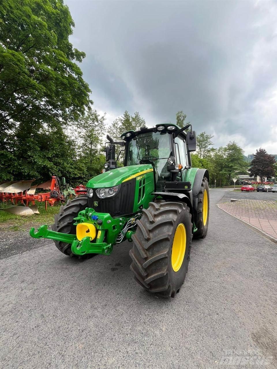 John Deere 6120M Traktori