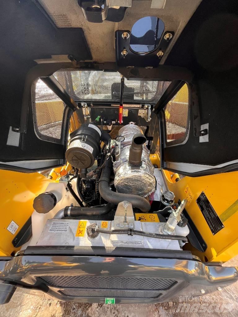 Komatsu SK815-8 Skid steer mini utovarivači