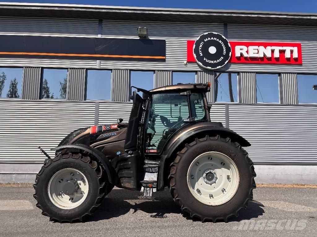 Valtra T 215 Versu Traktori