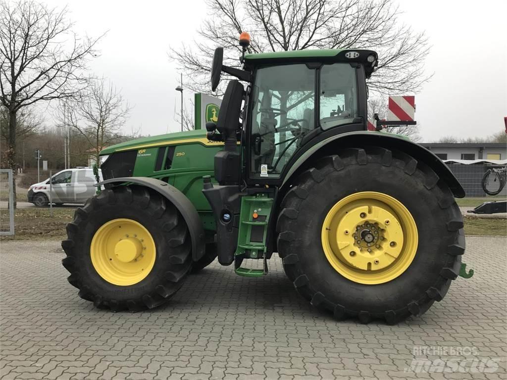 John Deere 6R 250 Traktori