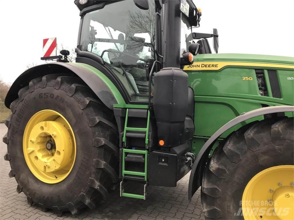 John Deere 6R 250 Traktori