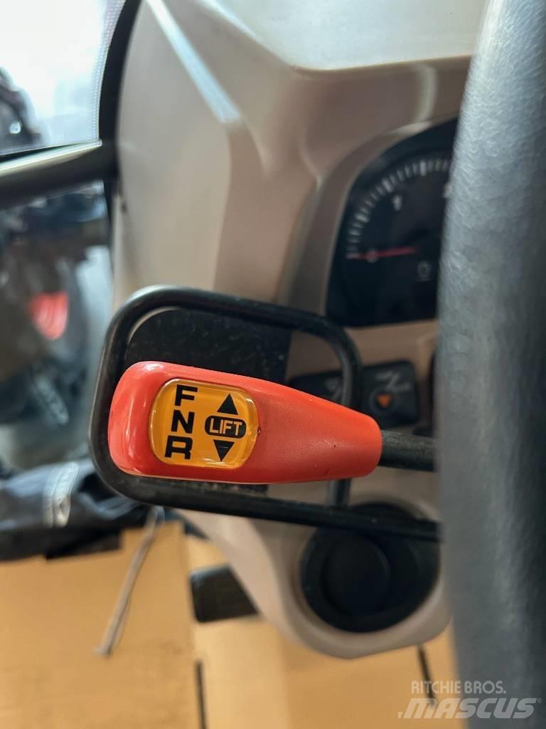 Kubota M 7040 DT Traktori