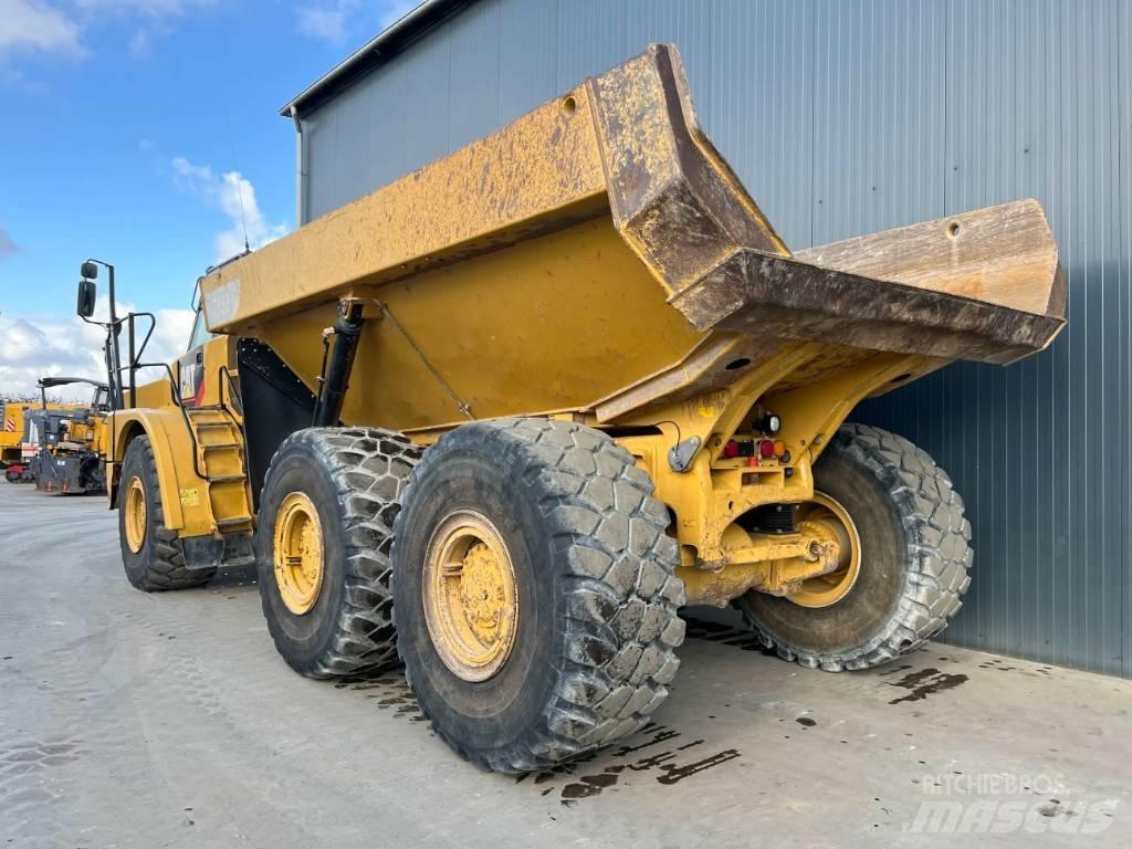 CAT 735B Zglobni damperi